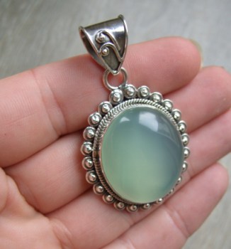 Zilveren edelsteen hanger met aqua Chalcedoon bewerkte setting